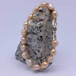 Yellow Peach Orange: 18K Gold Baroque Pearl Bracelet "Dara" (Peach)