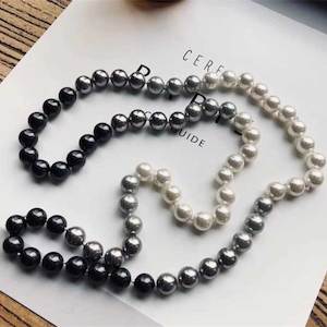 Freshwater Pearl Necklace in shades of white, grey and black "Calypso"