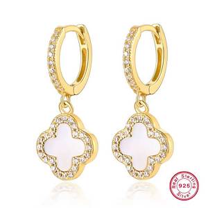 Gold Clover Huggie Earring "Leika" (White)