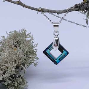 925 Sterling Silver Crystal Necklace "Kendra" (Green)