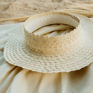 WIDE BRIM CROWNLESS PALM LEAF HAT - LIGHT NATURAL