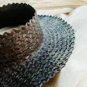 - WIDE BRIM CROWNLESS PALM LEAF HAT - BLACK