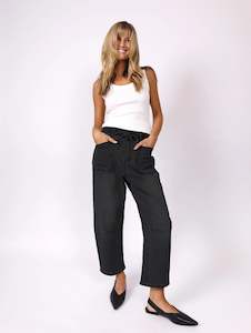 Monaco Jeans: LEO BARREL JEAN - BLACK