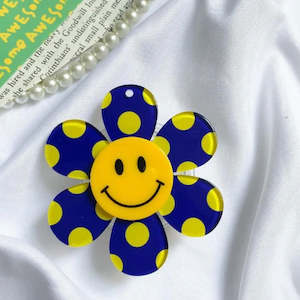 IN STOCK NOW - POPSOCKET SMILEY FLOWER