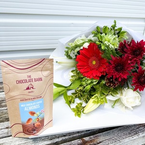 Products: Festive Bouquet Sweet Bundle - Fresh Flowers Kaitaia