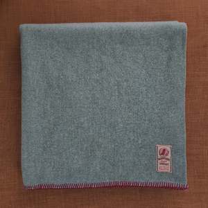 Frontpage: Classic Robinwul of Canterbury KING SINGLE Pure Wool Blanket.