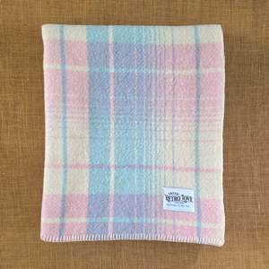 Frontpage: Extra thick and soft pastel SINGLE NZ wool blanket