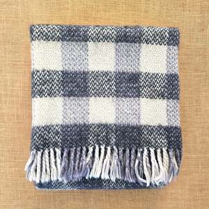 Frontpage: Thick New Zealand Wool TRAVEL rug