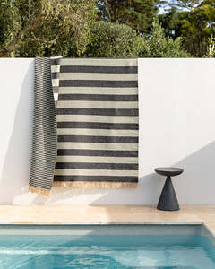Baya In Outdoor: Summit Charcoal/Natural Floor Rug