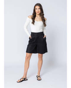 Seeking Lola Bermuda Short - Black Linen