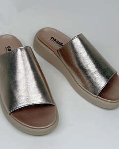 Sandals: Cassini Magnify Slide - Champagne