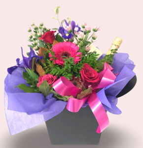 Mothers Day Water Boxes: Bubbles with Chocolates and Flowers Gift Box