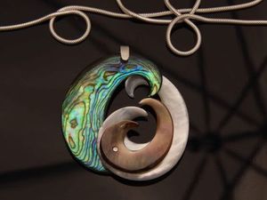 Neil Hanna pendant 697