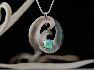 Neil Hanna pendant 818
