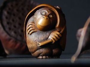 Doug Marsden: Shelter netsuke carving by Doug Marsden