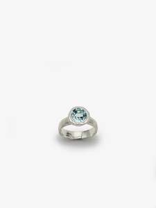 Eluo Ring with Topaz