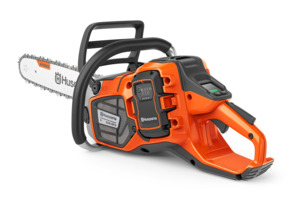 Chainsaws: Husqvarna 550i XP Power or agility, a professional chainsaw with two battery options