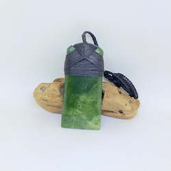 Toki Adze: Putiputi Cross-Bound Toki Pendant