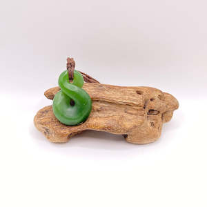 Pikorua Twist: Inanga Single Pikorua Twist Pendant