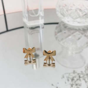 Jewellery: Bow Studs