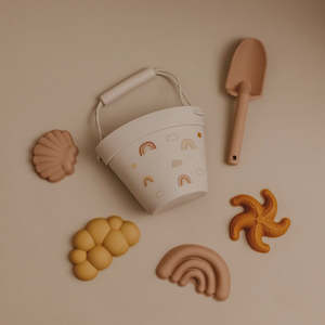 BEACH BUCKET & TOYS SET - CHASING RAINBOWS