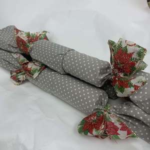 Christmas Collection: Reusable Christmas Cracker - Grey Polka Dot/Red Christmas Bow