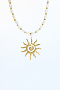 Fashion: Alice Pearl Necklace