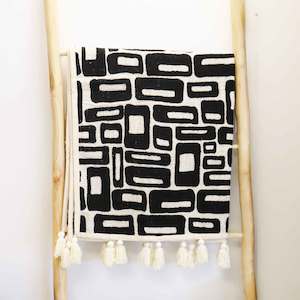 Throws: Black & Cream Fringing Cotton Throw