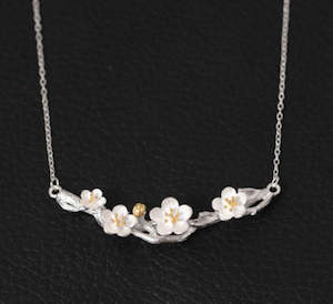 Kiwiana Necklaces: Sterling Silver Necklace Manuka Branch