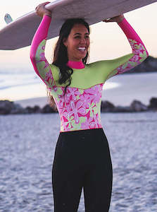 Womens Steamer Wetsuits: Women's Steamer Wetsuit 4/3mm- Sandy Cheeks