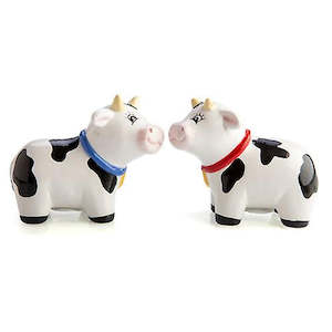 Novelty: Shake-a-moo! Salt & Pepper Set
