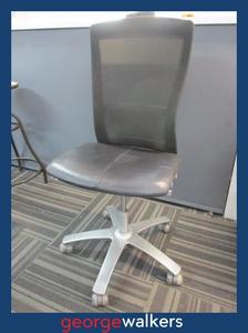 PR6371  Black/Grey Formway Life Chair / Leather Seat