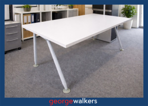 PR6667  White  Melteca Desk 1.8M