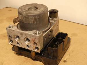 Mazda MPV ABS module  1999 - 2006