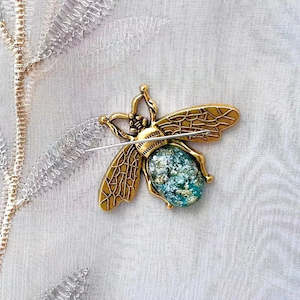 Tools And Notions: Needle Minder - Lake Blue Beetle