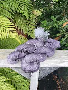 4 Ply Fingering Weight: Dark Grey - 4 Ply Sock Yarn - Kiwiyarn-a
