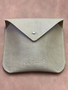 Bomod Leather Needle Pouches: Bomod - Leather Needle Case - Tan