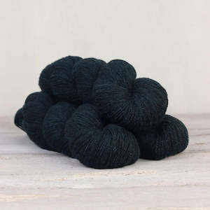 Fibre Co Amble Sock Yarn: Fibre Co - Amble Sock Yarn - Blackbeck