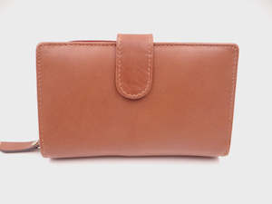 Frontpage: Womens Medium Leather Wallet