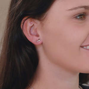 Fabuleux Vous 1: Love Goes Round 2 Heart Studs