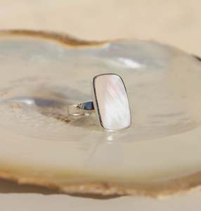 La Stèle Mother of Pearl Rectangle Ring