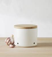 White Basics: Maxwell & Williams Garlic Pot