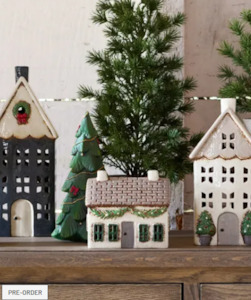 Tea Light Houses: Christmas Tea Light Cottage with Swag