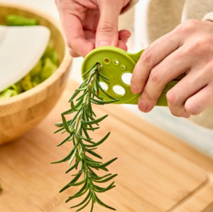 Kitchen Gadgets: PREPARA Herbs N' Greens Cool Tool