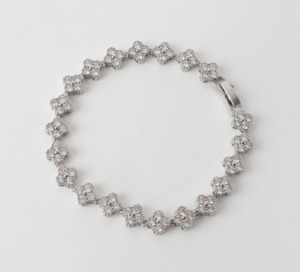 Jewellery Boxes: Clover Bracelet - Silver/CZ
