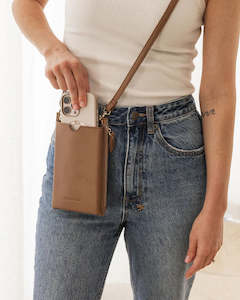 Louenhide: Suki Phone Bag - Caramel