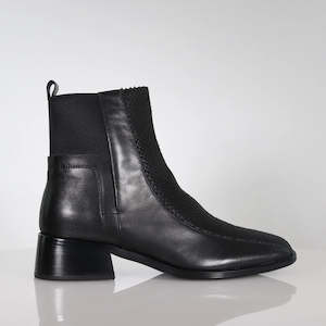 Boots: Strider - Black Emboss