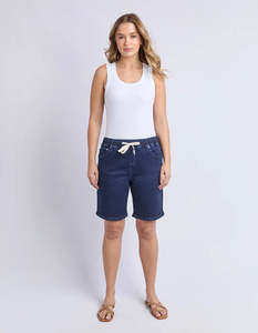 Shorts: Gabby Bermuda Shorts / Dark Blue