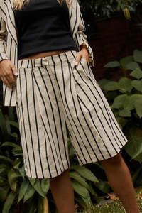 Luna Bermuda Short - Cream/Black