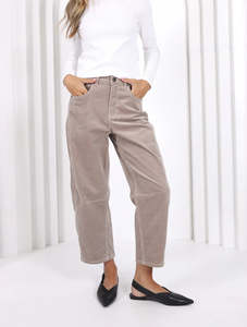 Monaco Jeans: Toni Barrel Jeans Corduroy - Latte - Preorder